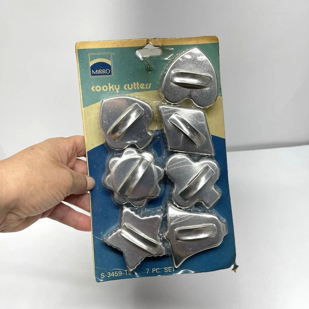 Vintage 50s Factory‎ Sealed Mirro Aluminum Cookie Cutters 7 Piece S-3459-15 NOS